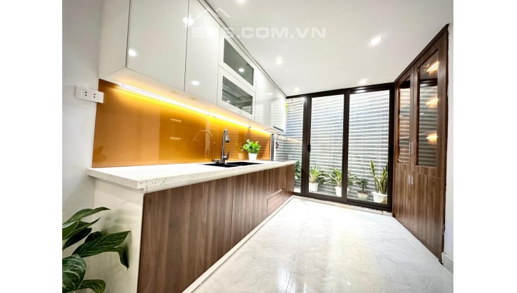 Bán nhà siêu đẹp 50m x 6T, nhà mới, nội thất xịn xò ở Thái Thịnh, Đống Đa.